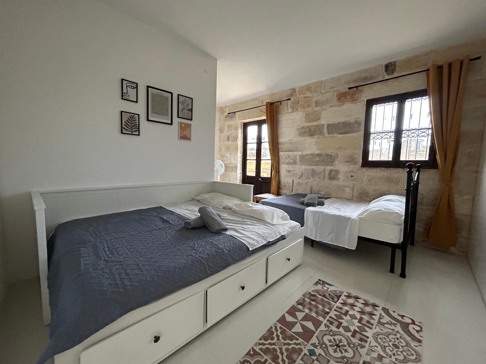Apartamento Traditional House Of Character With Terrace - Central, Cozy & Calm Birkirkara Exterior foto